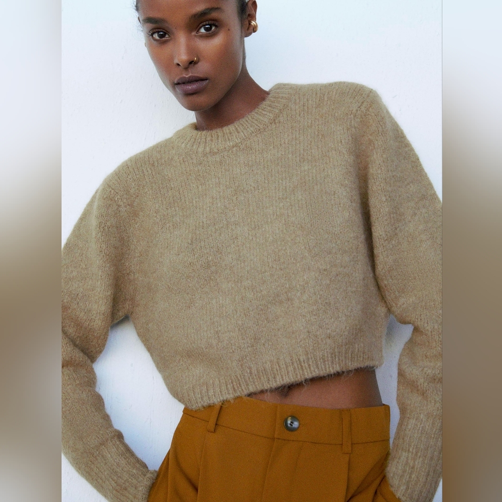 Fuzzy cropped sweater